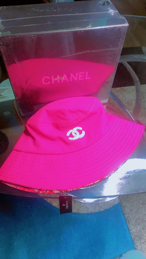 Nicki hat